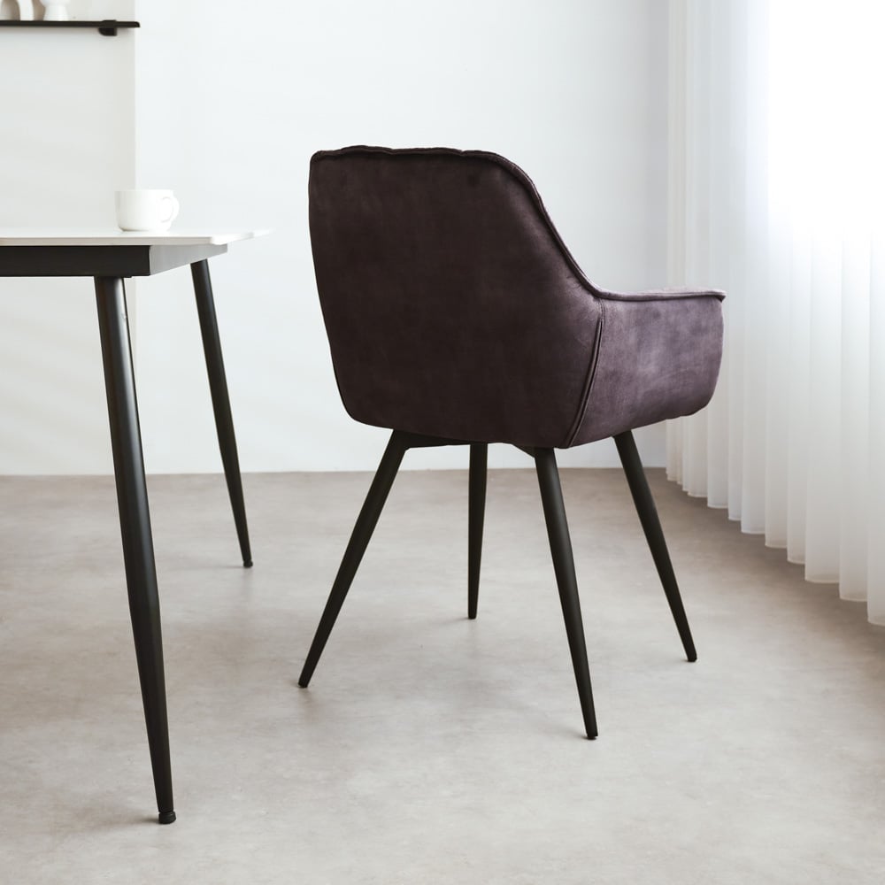 Spisestuestol Audrey Dimehouse Antracit LxBxH 71x68x49 Stof Atmosfærisk foto diagonalt set bagfra