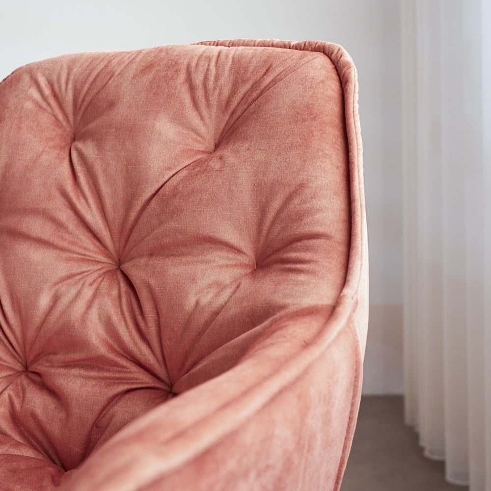 Spisestuestol Audrey Dimehouse Pink LxBxH 71x68x49 Stof Atmosfærisk fotodetalje