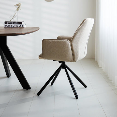Spisestuestol Novan bouclé Dimehouse Beige LxBxH 67x59x57 Stof Atmosfærisk foto fra siden