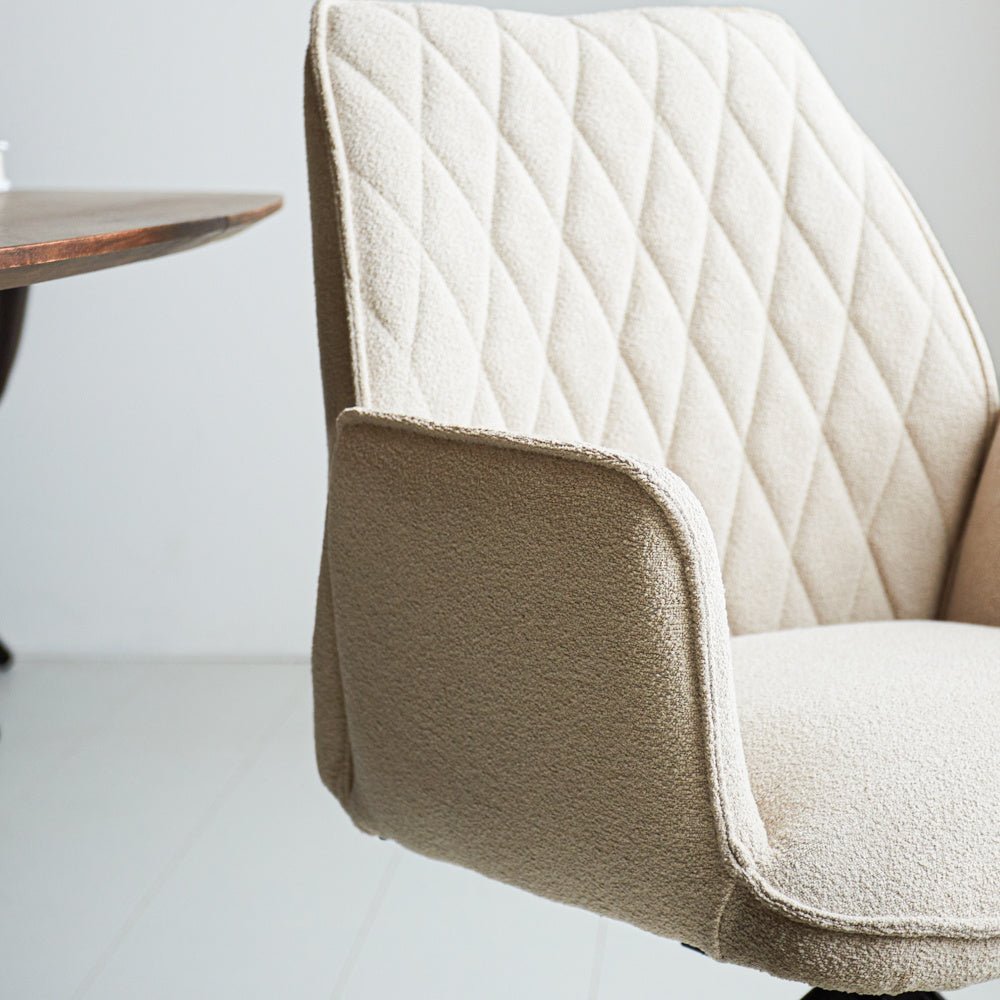 Spisestuestol Novan bouclé Dimehouse Beige LxBxH 67x59x57 Stof Atmosfærisk fotodetalje
