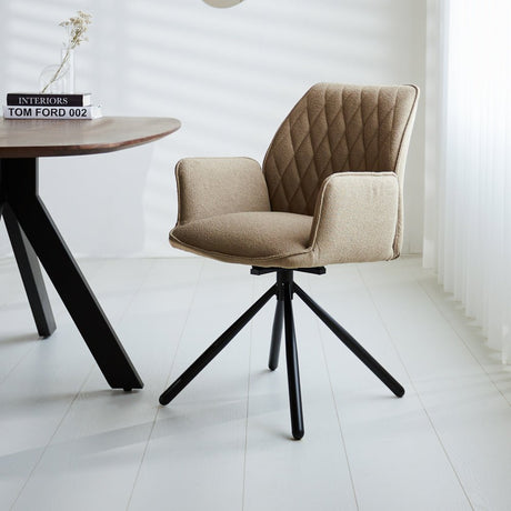 Spisestuestol Novan bouclé Dimehouse Taupe LxBxH 67x59x57 Stof Atmosfærisk foto diagonalt set forfra