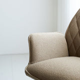 Spisestuestol Novan bouclé Dimehouse Taupe LxBxH 67x59x57 Stof Atmosfærisk fotodetalje