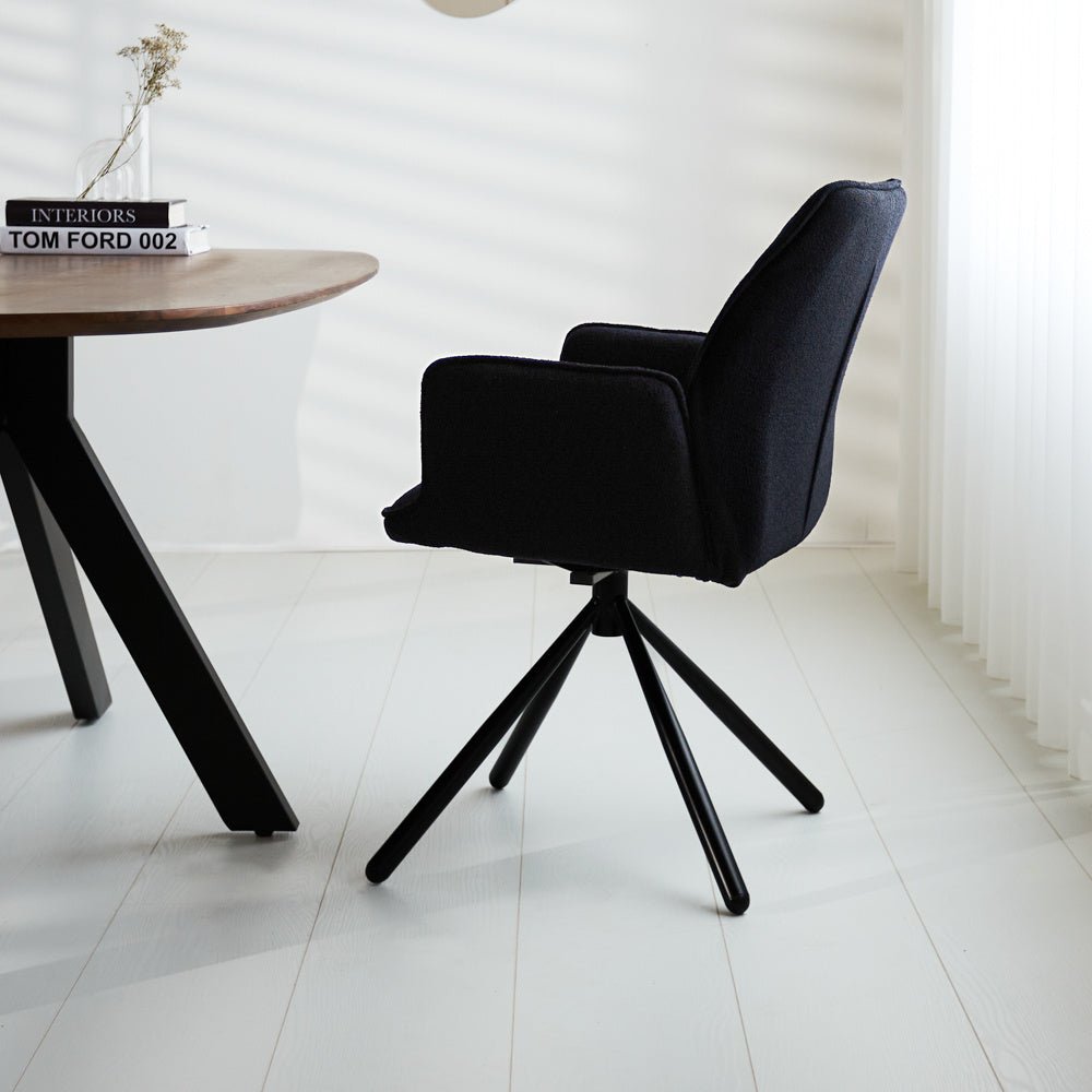Spisestuestol Novan bouclé Dimehouse Sort LxBxH 67x59x57 Stof Atmosfærisk foto fra siden