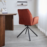 Spisestuestol Novan fløjl Dimehouse Kobber LxBxH 71x64x56 Stof Atmosfærisk foto diagonalt set bagfra