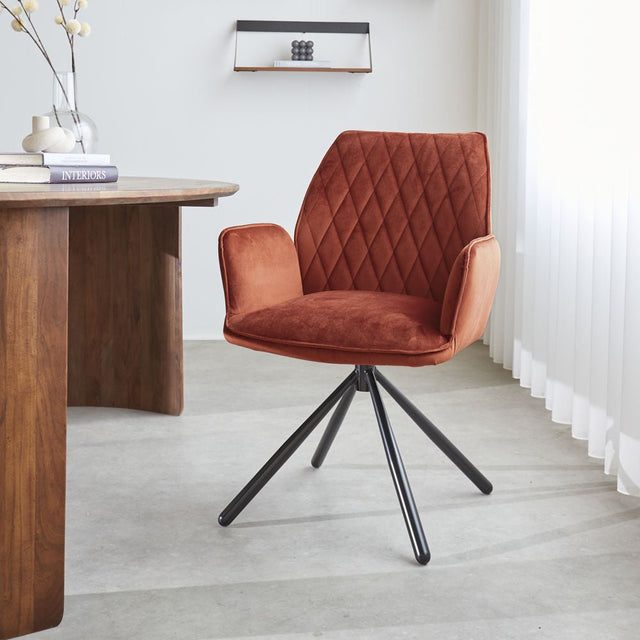 Spisestuestol Novan fløjl Dimehouse Kobber LxBxH 71x64x56 Stof Atmosfærisk foto diagonalt set forfra