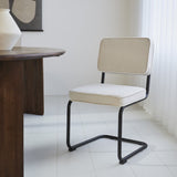 Spisestuestol Remo ribbet stof Dimehouse Beige LxBxH 56x55x52 Rib stof Atmosfærisk foto diagonalt set forfra