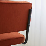 Spisestuestol Remo ribbet stof Dimehouse Rust LxBxH 56x55x52 Ribstof Atmosfærisk fotodetalje
