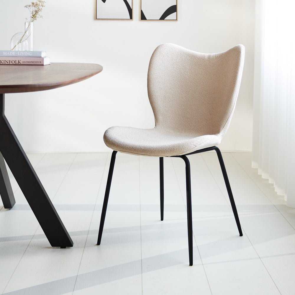 Spisestuestol Sia Dimehouse Beige LxBxH 72x55x51 Stof Atmosfærisk foto diagonalt set forfra