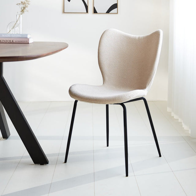 Spisestuestol Sia Dimehouse Beige LxBxH 72x55x51 Stof Atmosfærisk foto diagonalt set forfra