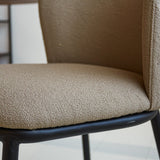 Spisestuestol Tess Dimehouse Taupe LxBxH 65x62x56 Stof Atmosfærisk fotodetalje