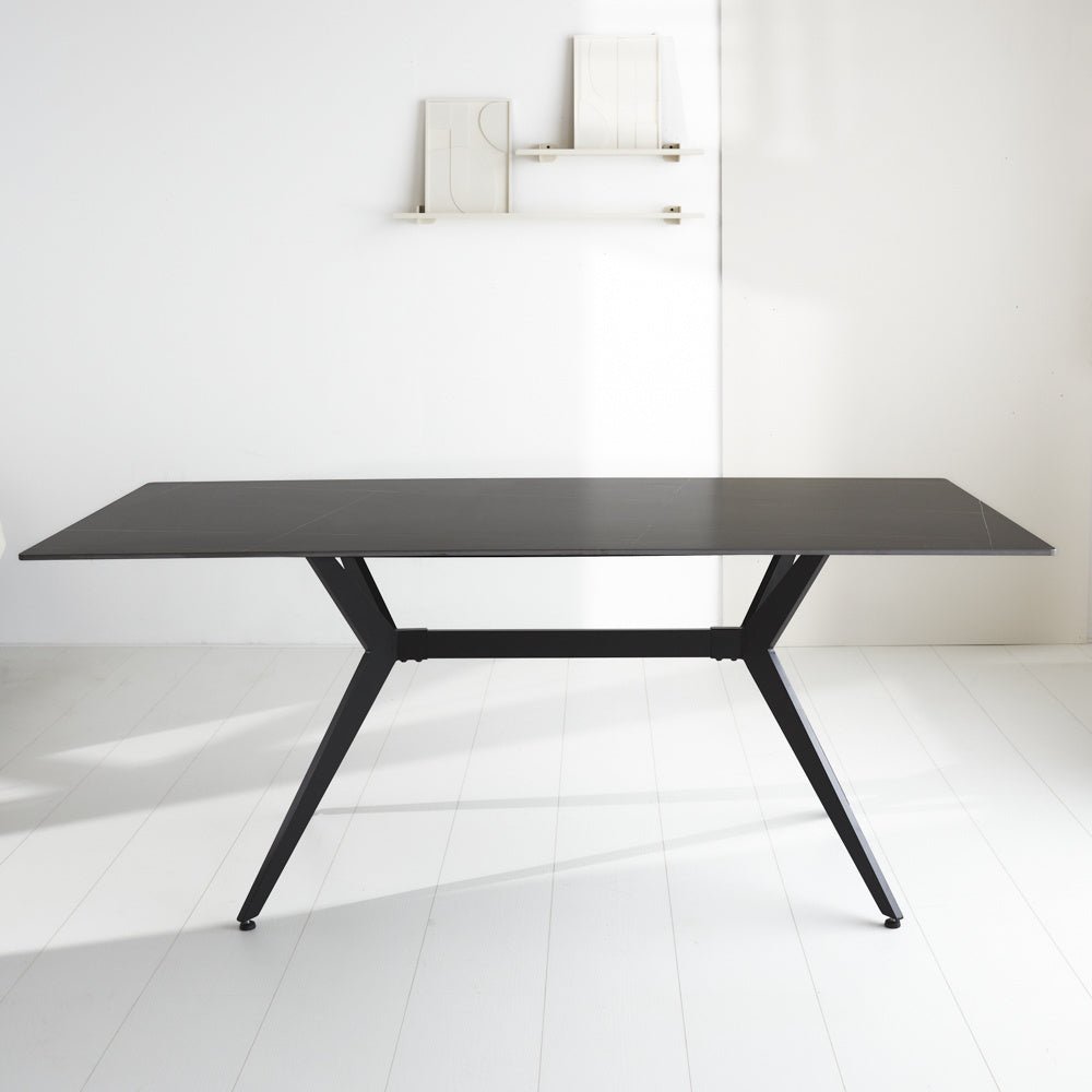 Eettafel Grace Black Dimehouse Zwart LxBxH 215x105x10 Sintered stone Sfeerfoto schuin vooraanzicht