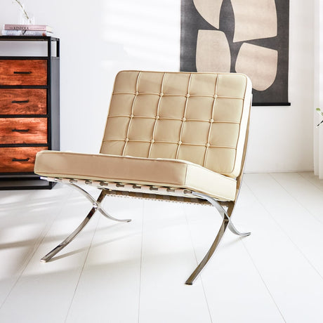 Lænestol Expo Dimehouse Creme LxBxH 80x78x78 Koskind Læder Atmosfærisk foto diagonalt set forfra