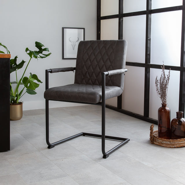 Spisestuestol Dean Dimehouse Antracit LxBxH 70x58x57 Stof Atmosfærisk foto diagonalt set forfra