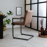 Spisestuestol Dean Dimehouse Taupe LxBxH 70x58x57 Stof Atmosfærisk foto diagonalt set bagfra