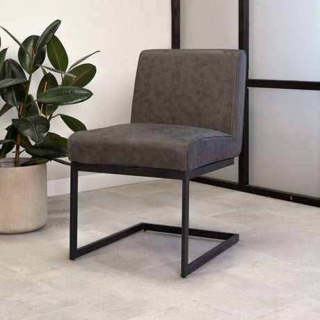 Spisestuestol Nathan Dimehouse Antracit LxBxH 75x62x56 Stof Atmosfærisk foto diagonalt set forfra