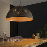 Hængelampe Aya 70 DH Interiør Brun LxBxH 73x73x46 Sort brun Atmosfærisk foto diagonalt set forfra