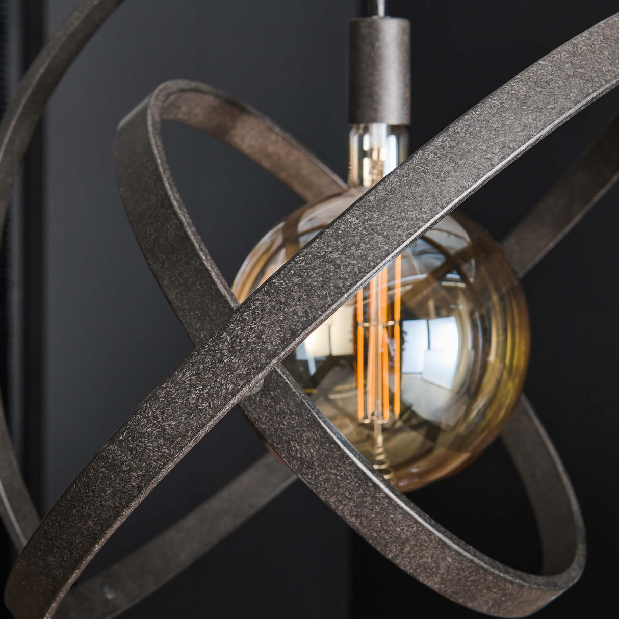 Hængelampe Diana DH Interiør Sort LxBxH 67x67x17 Metal Atmosfærisk fotodetalje