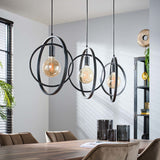 Hængelampe Otan DH Interiør Charcoal LxBxH 129x46x11 Metal Atmosfærisk foto diagonalt set forfra