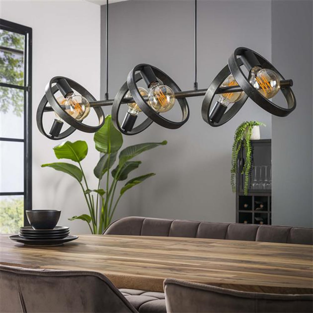 Hængelampe Otan DH Interiør Charcoal LxBxH 125x43x20 Metal Atmosfærisk foto diagonalt set forfra