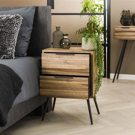 Sengebord Sven DH Interiør Vejret LxBxH 64x49x34 Teak Atmosfærisk foto diagonalt set forfra