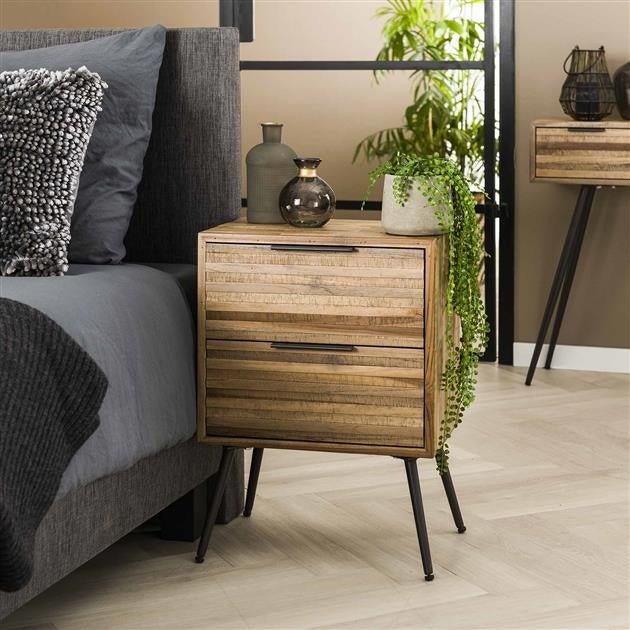 Sengebord Sven DH Interiør Vejret LxBxH 64x49x34 Teak Atmosfærisk foto diagonalt set forfra