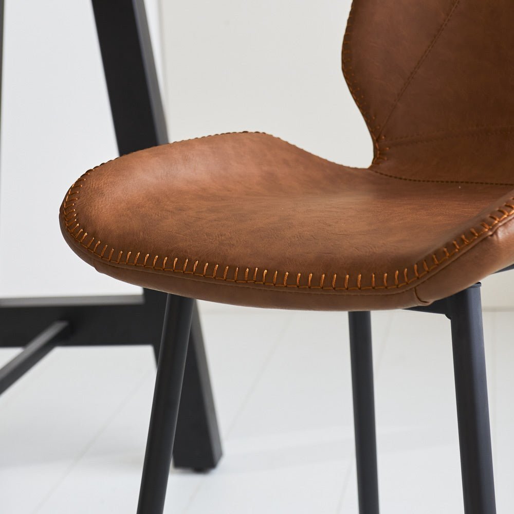 Barstol Beau kunstlæder Dimehouse Cognac LxBxH 84x54x52 Kunstlæder Atmosfærisk fotodetalje