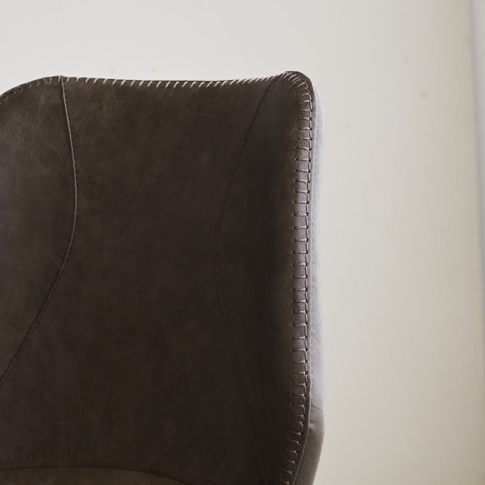 Barstol Beau kunstlæder Dimehouse Taupe LxBxH 84x54x52 Kunstlæder Atmosfærisk fotodetalje
