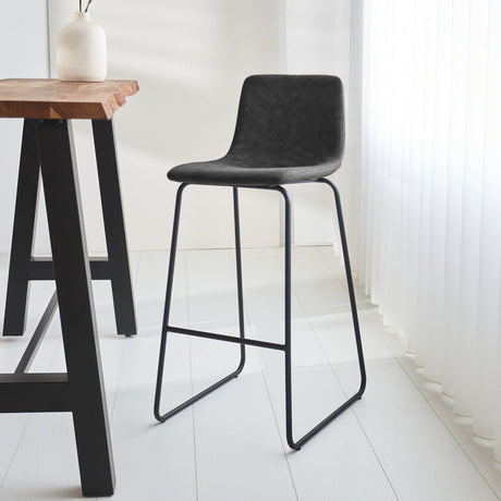 Barstol Brentt Dimehouse Antracit LxBxH 84x60x49 Mikrofiber Atmosfærisk foto diagonalt set forfra