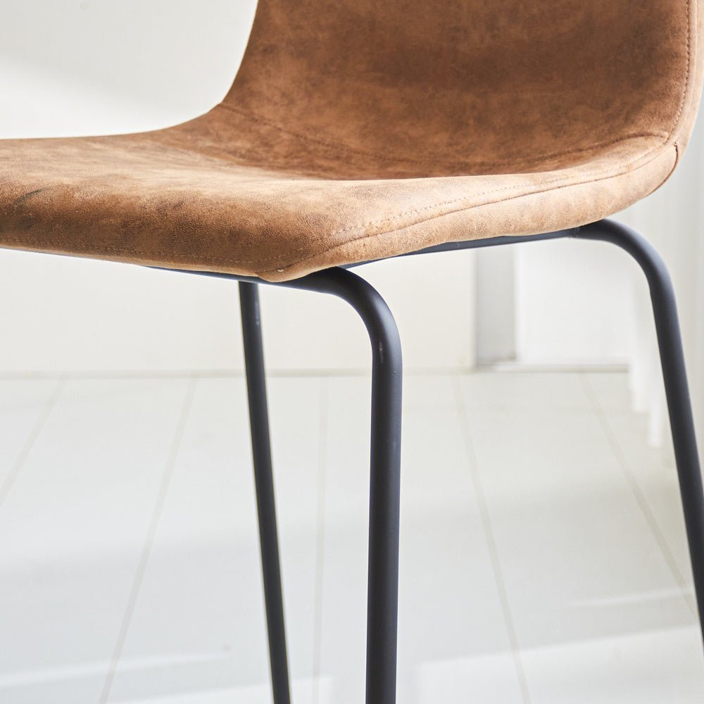 Barstol Brentt Dimehouse Cognac LxBxH 84x60x49 Mikrofiber Atmosfærisk fotodetalje