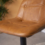 Barstol Jason Dimehouse Cognac LxBxH 82x52x39 Kunstlæder Atmosfærisk fotodetalje