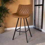 Barstol Juno Dimehouse Cognac LxBxH 86x56x56 Kunstlæder Atmosfærisk foto diagonalt set forfra