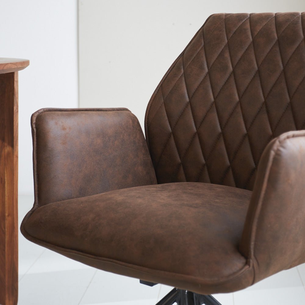 Spisestuestol Novan Microfiber Dimehouse Brun LxBxH 71x64x56 Stof Atmosfærisk fotodetalje