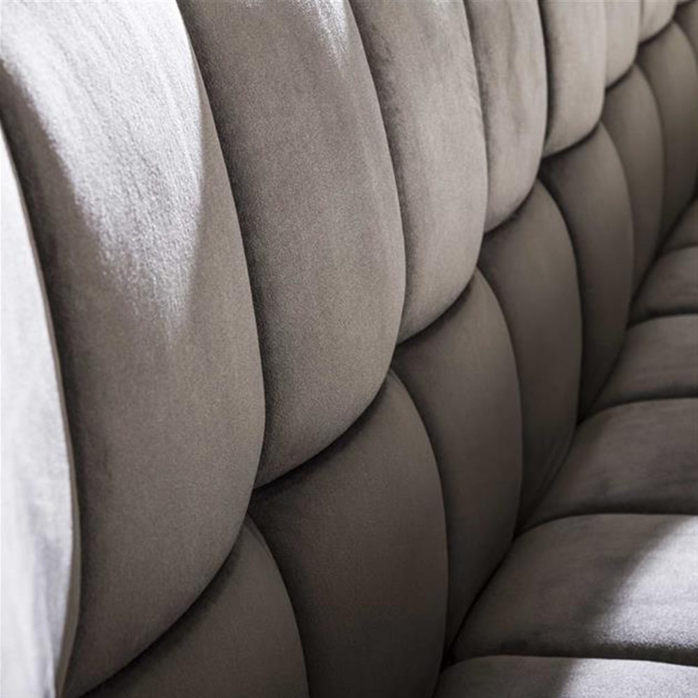 Spisesofa Romy DH Interiør Antracit LxBxH 196x81x58 Velvet Atmosfærisk foto diagonalt set forfra