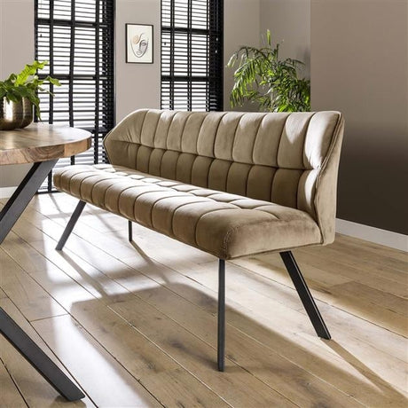 Spisesofa Romy DH Interiør Champagne LxBxH 190x60x48 Velvet Atmosfærisk foto diagonalt set forfra