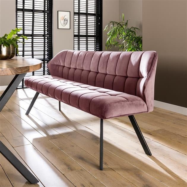 Spisesofa Romy DH Interiør Pink LxBxH 197x82x59 Velvet Atmosfærisk foto diagonalt set forfra