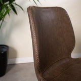 Spisestuestol Barry Dimehouse Taupe LxBxH 69x66x48 Kunstlæder Atmosfærisk fotodetalje