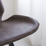 Spisestuestol Beau kunstlæder Dimehouse Taupe LxBxH 72x68x50 Kunstlæder Atmosfærisk fotodetalje