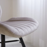 Spisestuestol Beau fløjl Dimehouse Beige LxBxH 71x67x49 Stof Atmosfærisk fotodetalje
