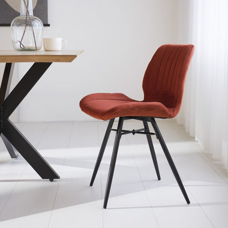 Spisestuestol Beau fløjl Dimehouse Kobber LxBxH 71x67x49 Stof Atmosfærisk foto fra siden