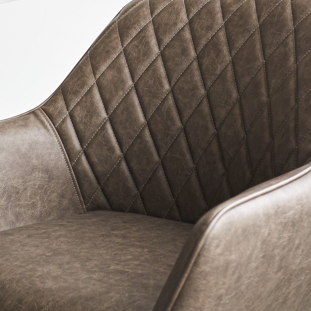 Spisestuestol Cara Dimehouse Taupe LxBxH 78x65x57 Kunstlæder Atmosfærisk fotodetalje