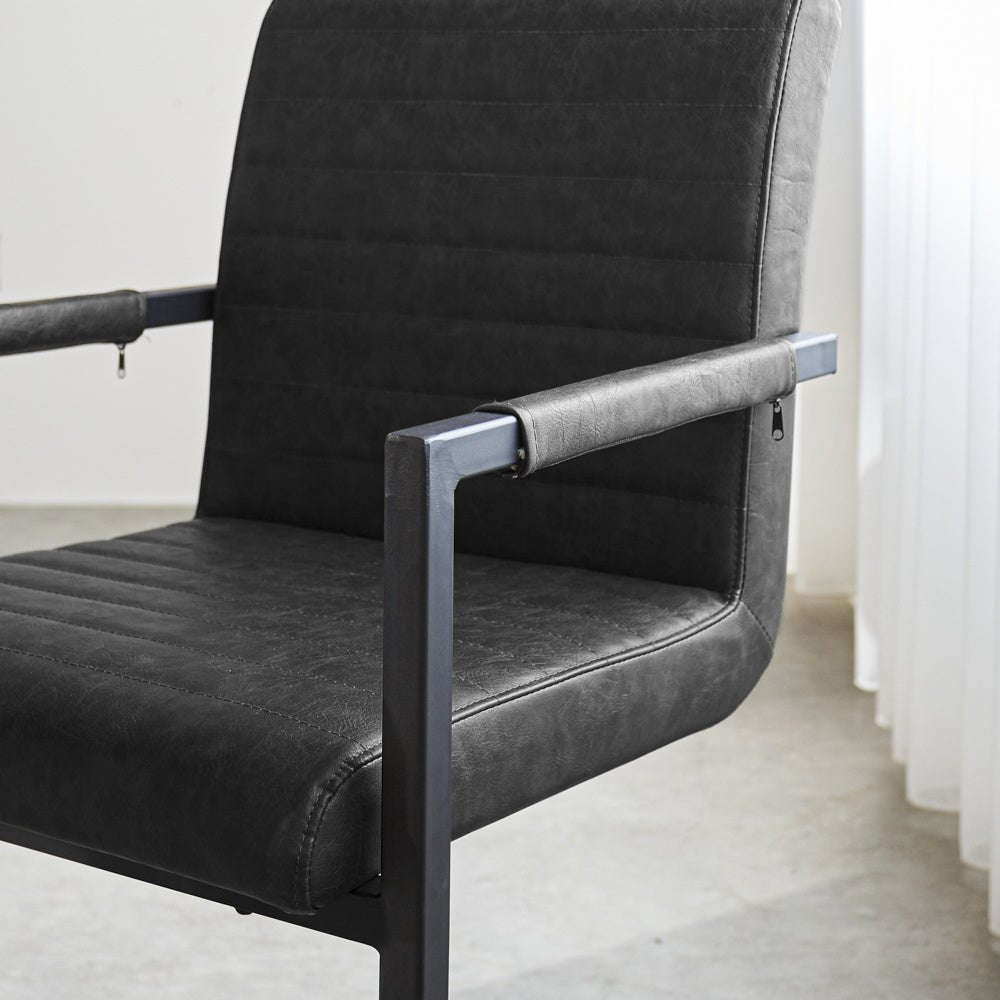 Spisestuestol Kuba Dimehouse Antracit LxBxH 71x59x58 Kunstlæder Atmosfærisk fotodetalje