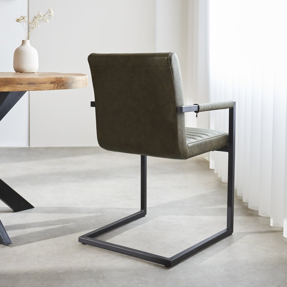 Spisestuestol Kuba Dimehouse Grøn LxBxH 71x59x58 Kunstlæder Atmosfærisk foto diagonalt set bagfra