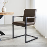 Spisestuestol Kuba Dimehouse Taupe LxBxH 71x59x58 Kunstlæder Atmosfærisk foto diagonalt set forfra