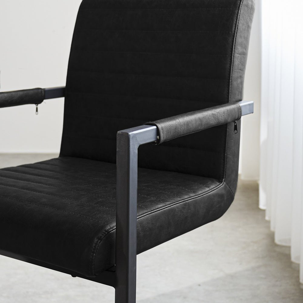 Spisestuestol Kuba Dimehouse Sort LxBxH 71x59x58 Kunstlæder Atmosfærisk fotodetalje