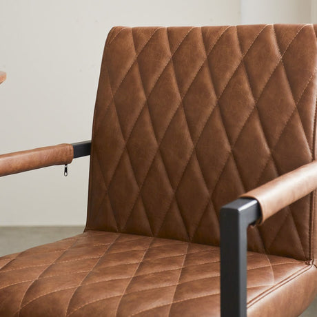 Spisestuestol Ruben Dimehouse Cognac LxBxH 71x59x58 Kunstlæder Atmosfærisk fotodetalje