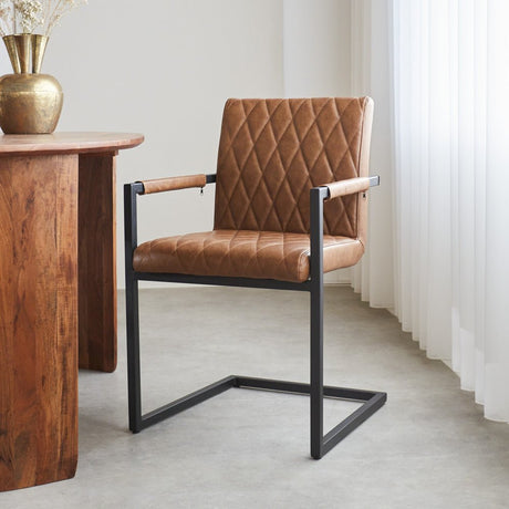 Spisestuestol Ruben Dimehouse Cognac LxBxH 71x59x58 Kunstlæder Atmosfærisk foto diagonalt set forfra