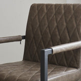 Spisestuestol Ruben Dimehouse Taupe LxBxH 71x59x58 Kunstlæder Atmosfærisk fotodetalje