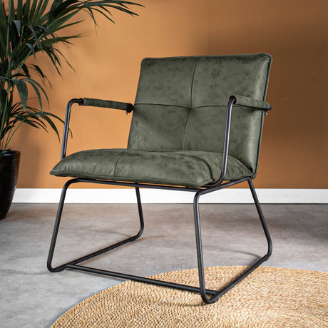 Hailey Ecoleather lænestol Dimehouse Grøn LxBxH 66x64x37 Øko-læder Atmosfærisk foto diagonalt set forfra