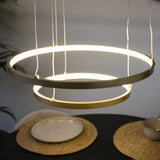 Hængelampe Elaine Gold Dimehouse Guld LxBxH 56x56x12 Metal Stemningsfoto detalje