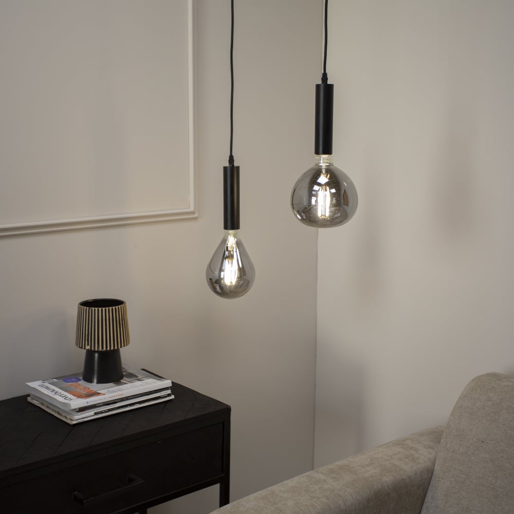 Miles Smokey hængelampe Dimehouse Antracit LxBxH 29x22x22 Glas Atmosfærisk foto i situationen